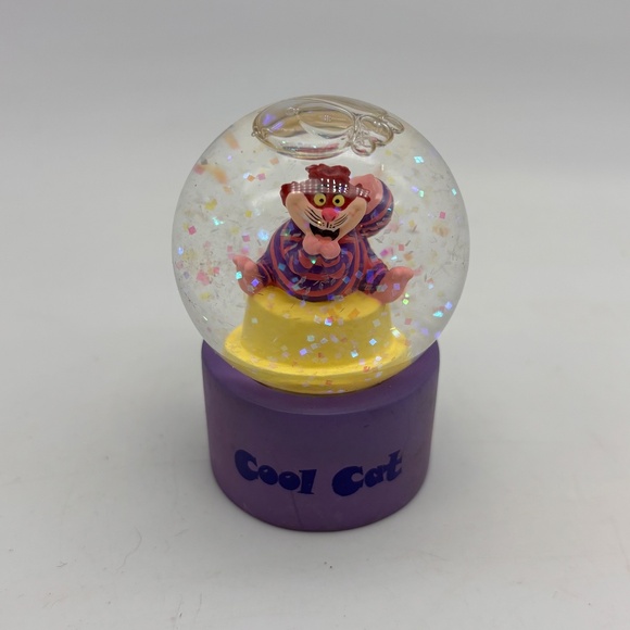 Disney Alice in Wonderland Cheshire Cat 'Cool Cat' Mini Collectible Snow Globe - Picture 5 of 8